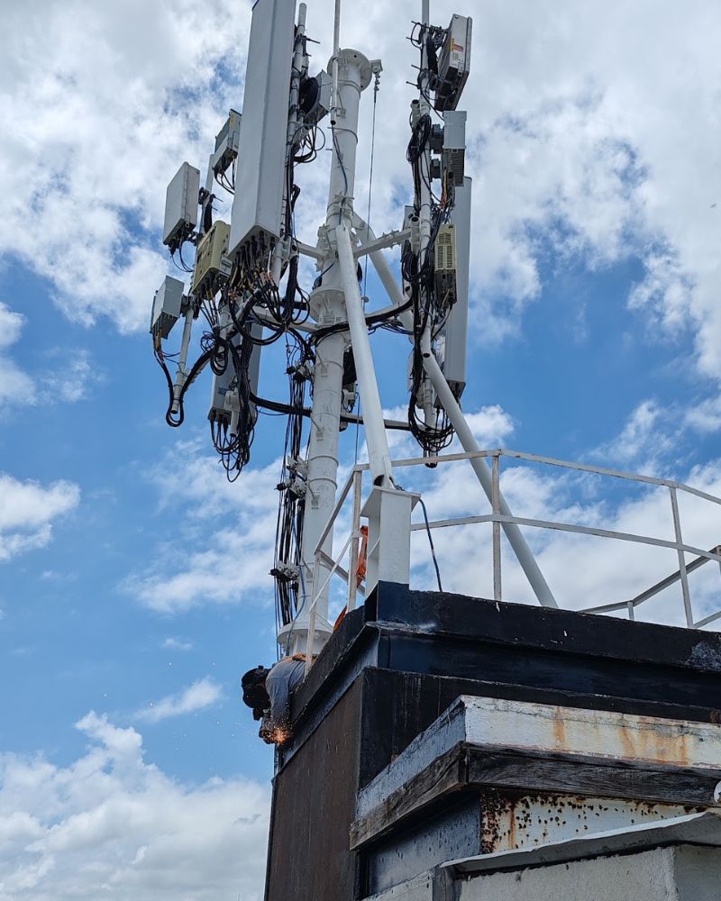 Instalación de antena y estructura metálica para contratos industriales de Grupo Jassa