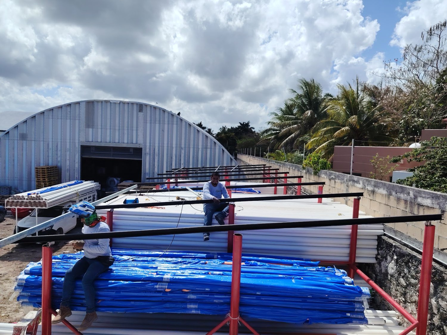 Estructura metálica y barandal para bodega Sicasa, obra ejecutada por Grupo Jassa