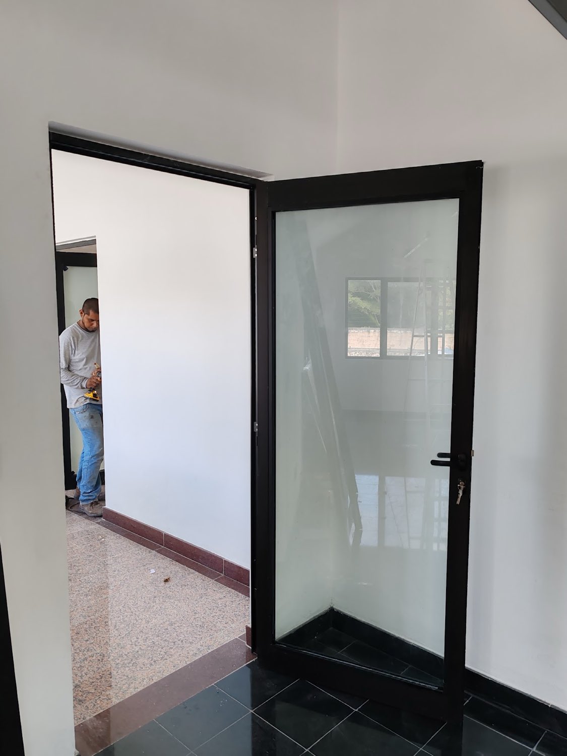 Cancelería de aluminio y vidrio — Grupo Jassa