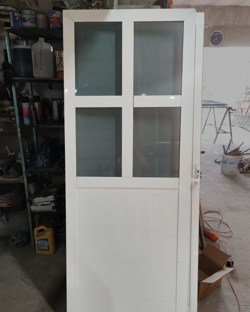 Puerta de aluminio — Grupo Jassa