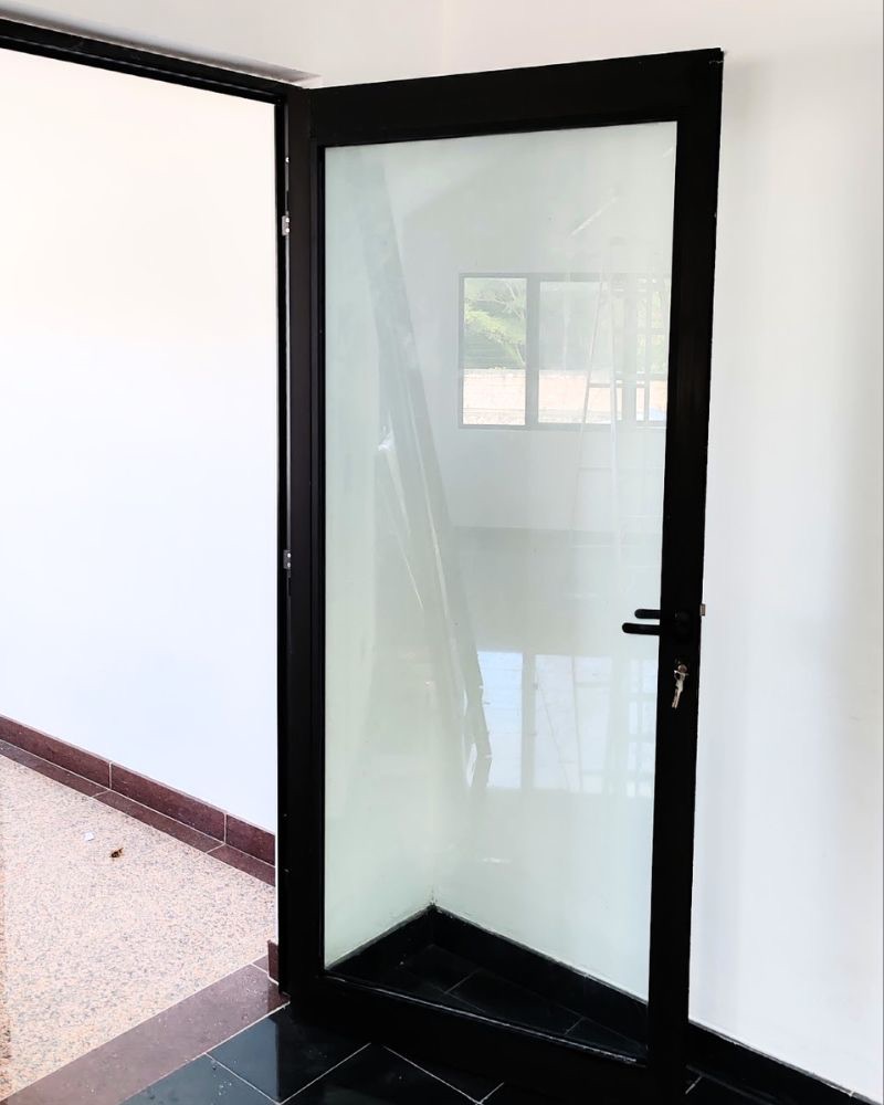 Puerta de cristal templado — Grupo Jassa