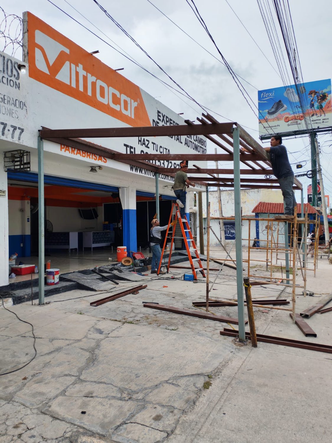 Pérgola metálica para Vitrocar — Grupo Jassa